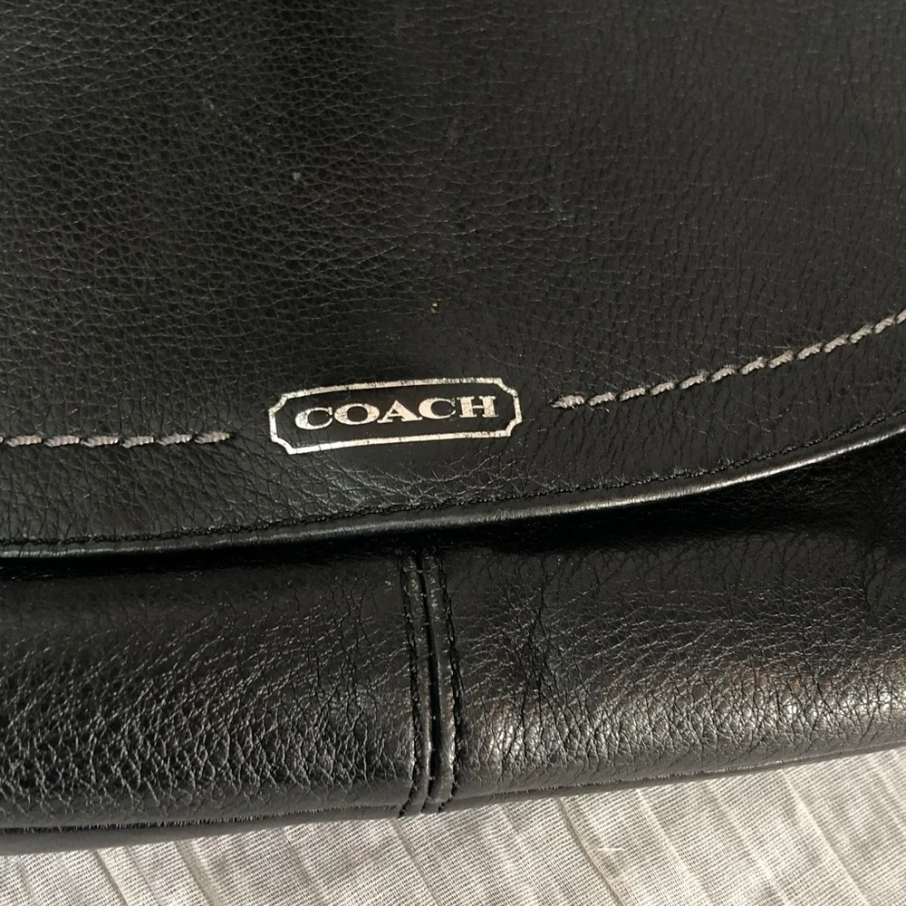 Vintage COACH black pebbled leather wristlet wallet w/ teal interior